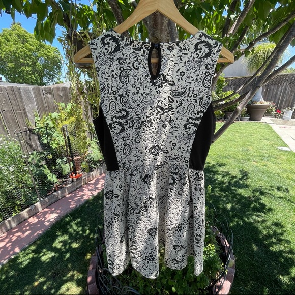 Rewind | Sleeveless Paisley Floral Print Pattern Dress - Picture 5 of 8